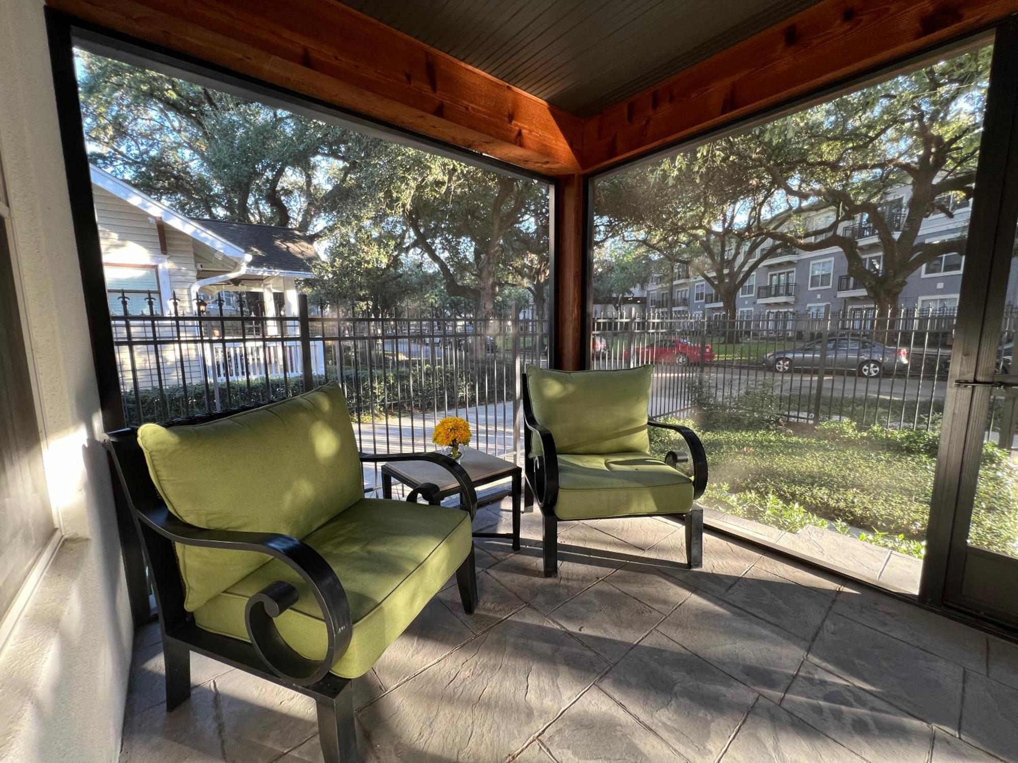 Mycrib Houston Hostel Exterior photo