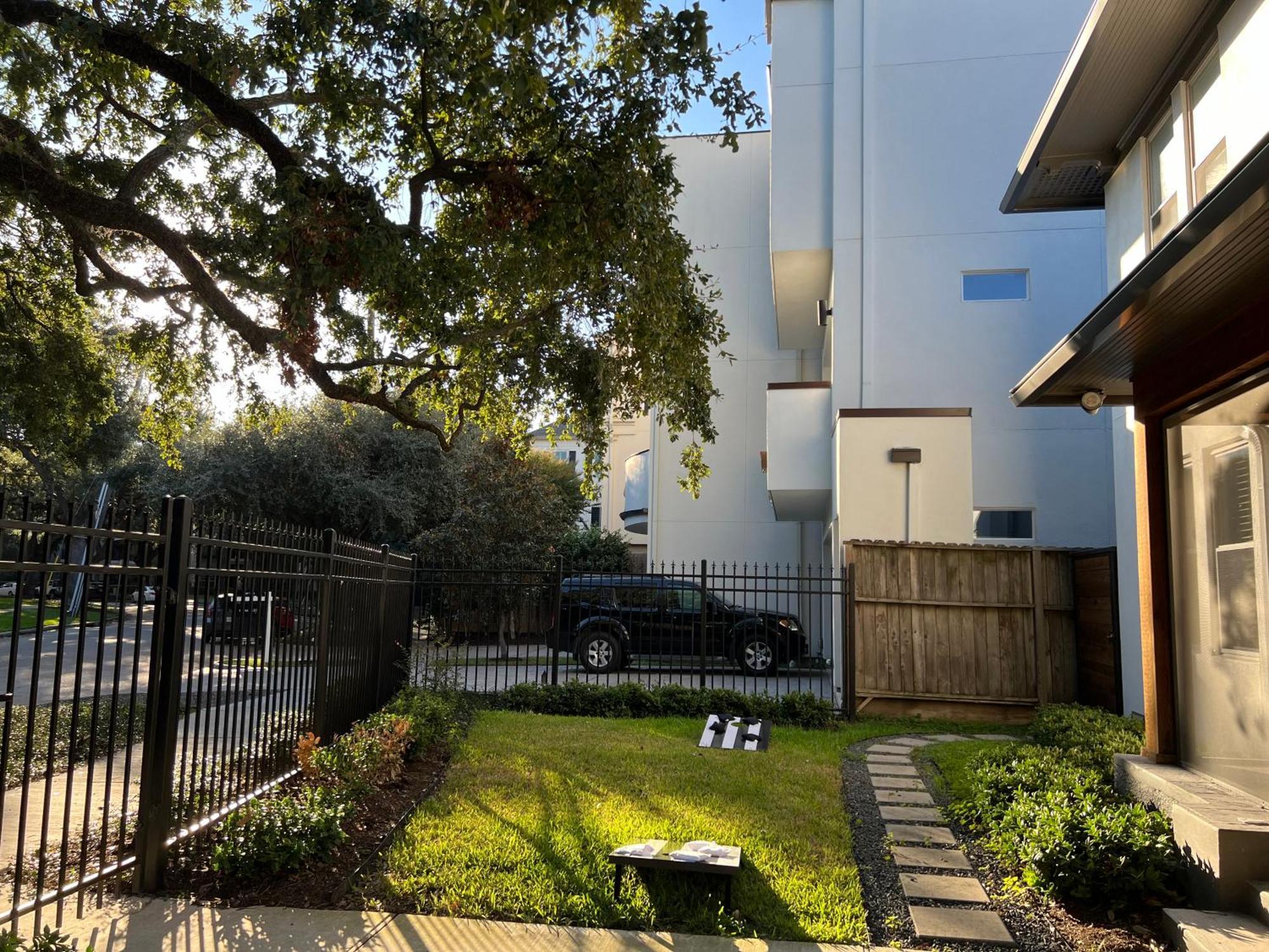 Mycrib Houston Hostel Exterior photo