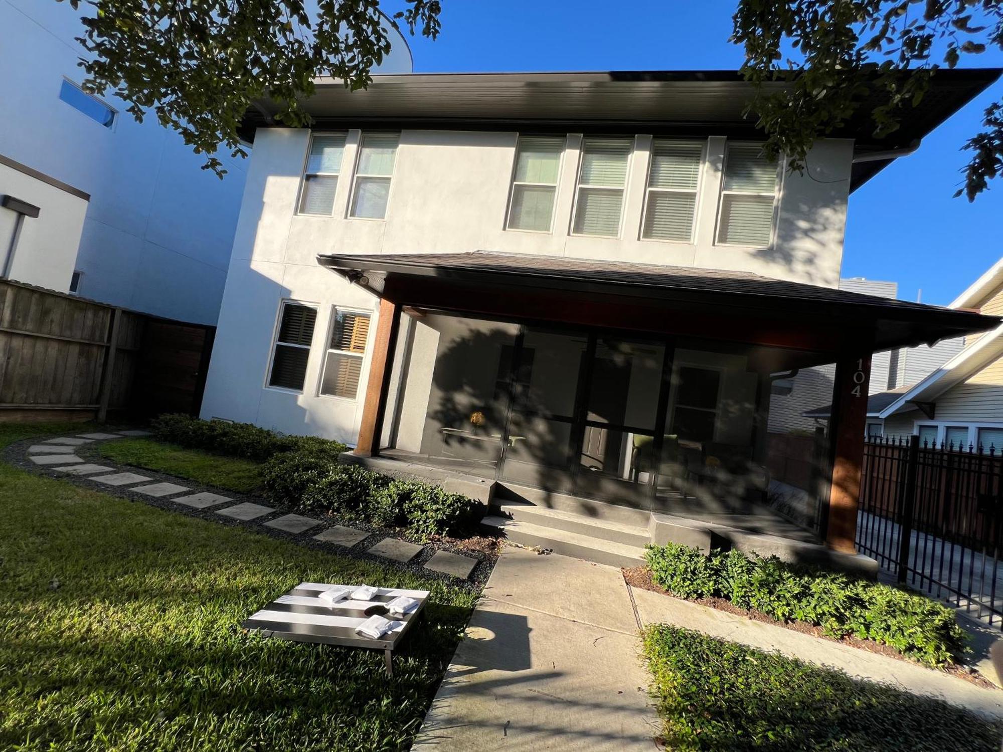 Mycrib Houston Hostel Exterior photo
